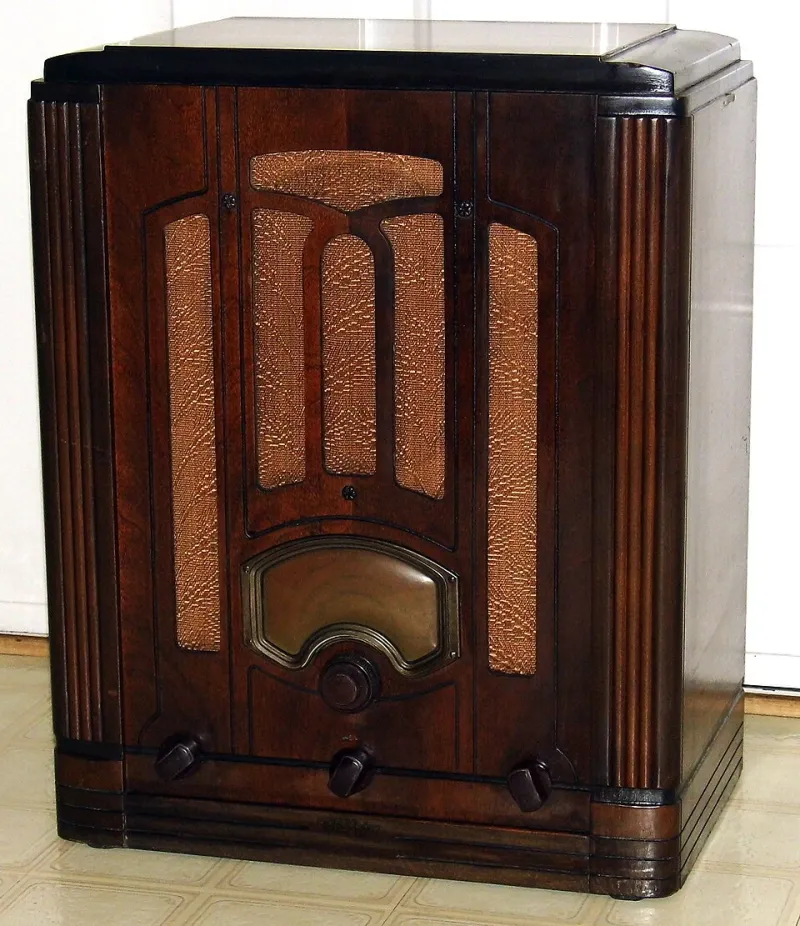 Hunting Ghosts on the Dial: Notes from the People Who Listen to Nothing